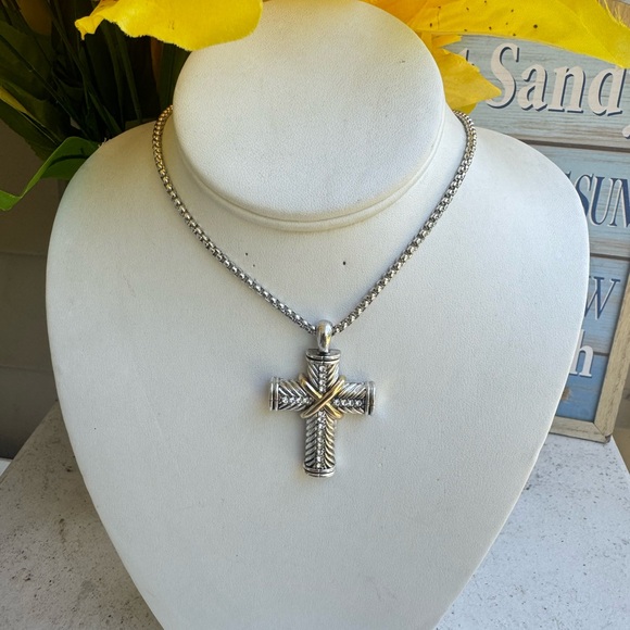 COPY - STAINLESS STEEL CROSS NECKLACE - Picture 3 of 7